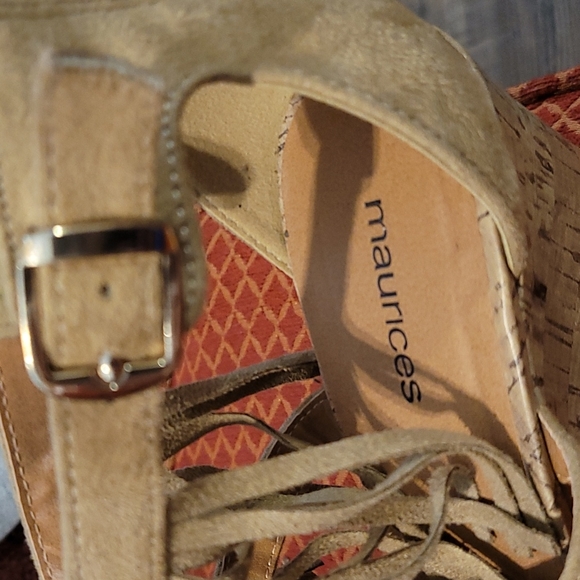 Maurce's Tan Fringed Wedges - Picture 7 of 7